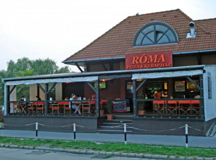 „Róma Pizza és Kebab Ház” (Pizza Rom und Kebab-Haus)
